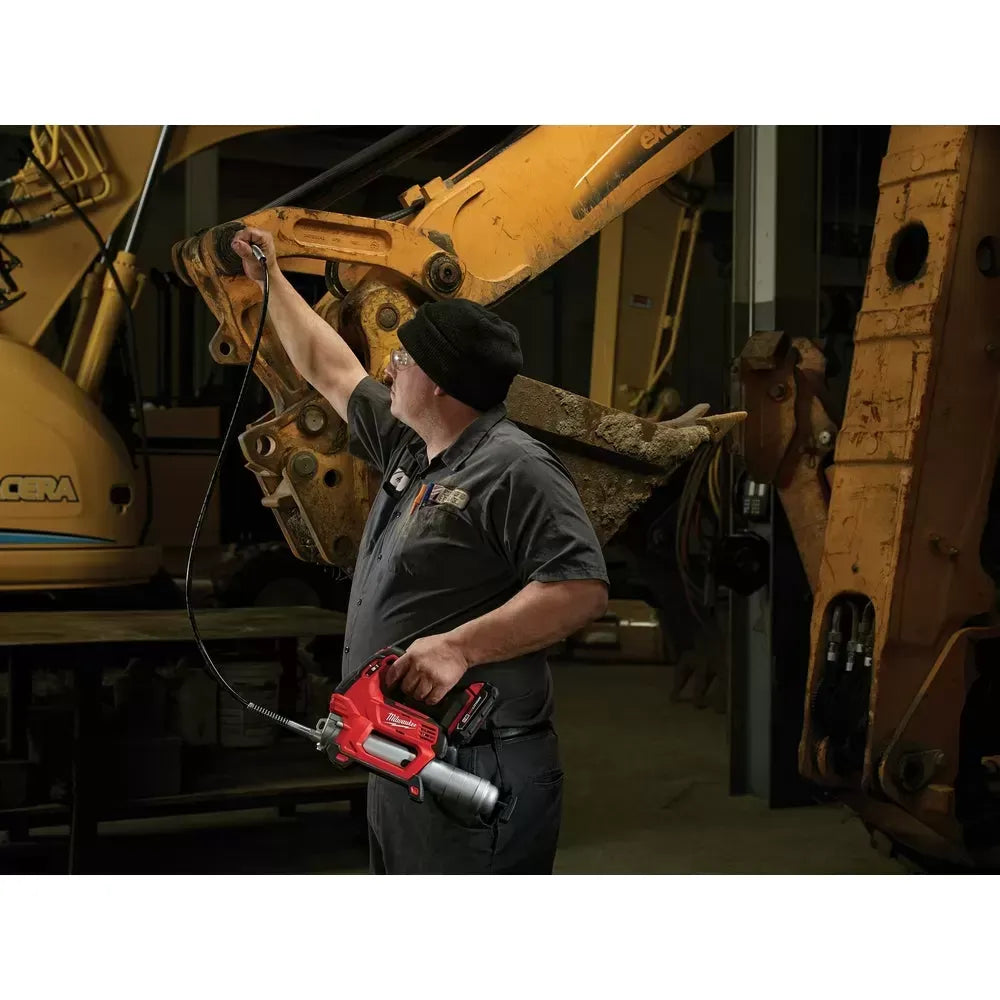 Milwaukee 2646-22CT M18 18V 2-Speed 48-Inch Hosae Grease Gun w/ Batteries