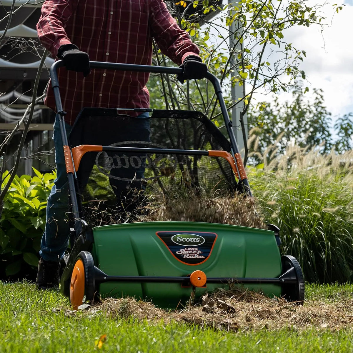 Scotts Outdoor Power Tools LSW70026S 26-Inch Push Lawn Sweeper, Black/Green