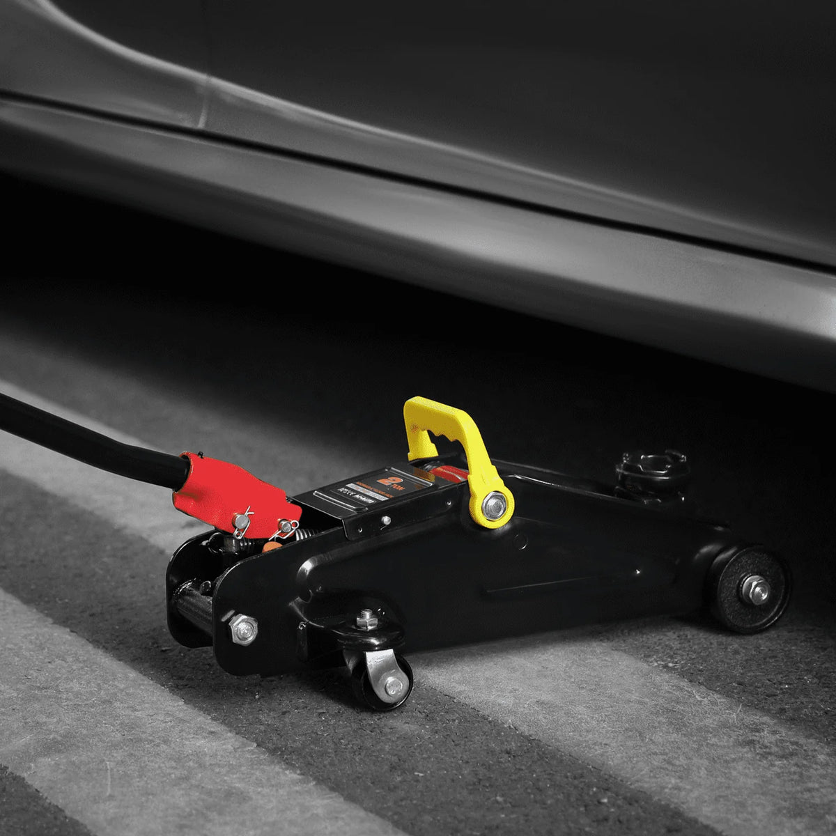M-AUTO Heavy Duty Hydraulic Trolley Service/Floor Jack with Blow Mold Carrying Storage Case, 2 Ton (4,000 lb) Capacity, Black