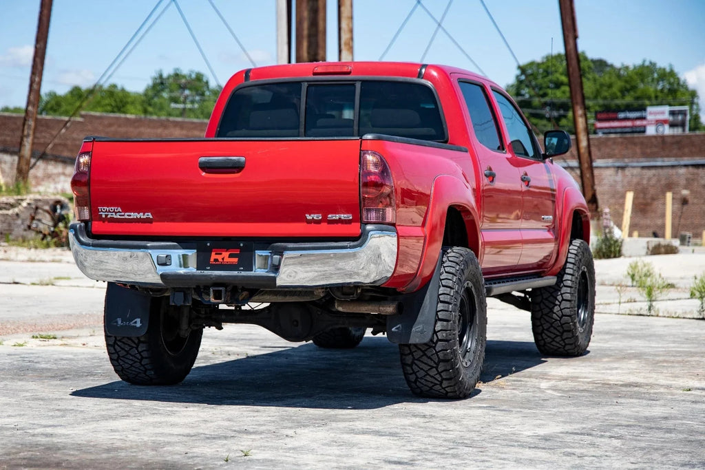 Rough Country 3.5 Bolt-On Lift Kit w/M1 Struts for 2005-2023 Tacoma - 74240