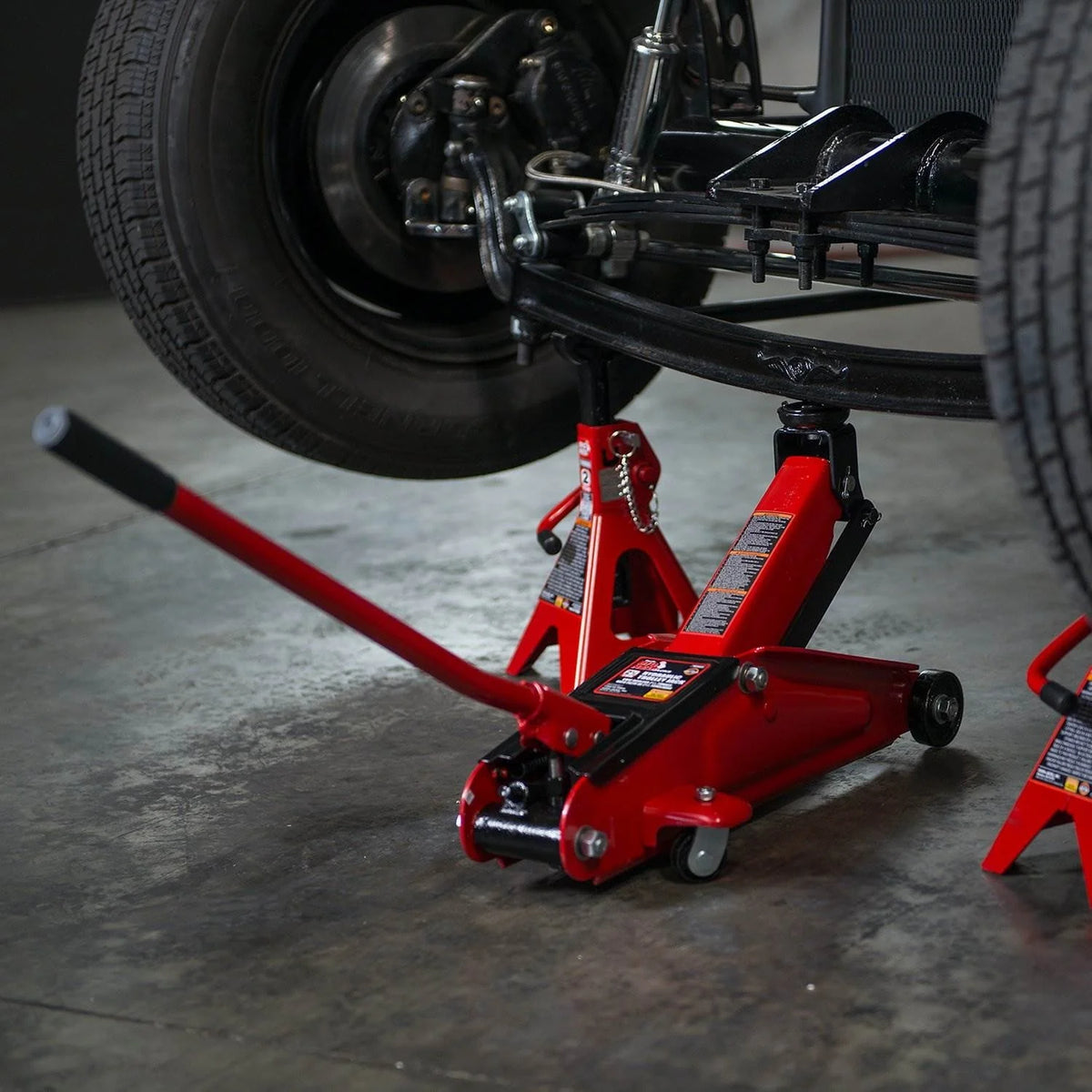 Torin Big Red T82012 2 Ton Hydraulic Trolley Jack with Plastic Case