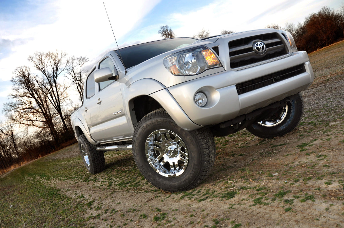 Rough Country 3 Lift Kit w/V2 Shocks for 2005-2023 Toyota Tacoma - 74570RED